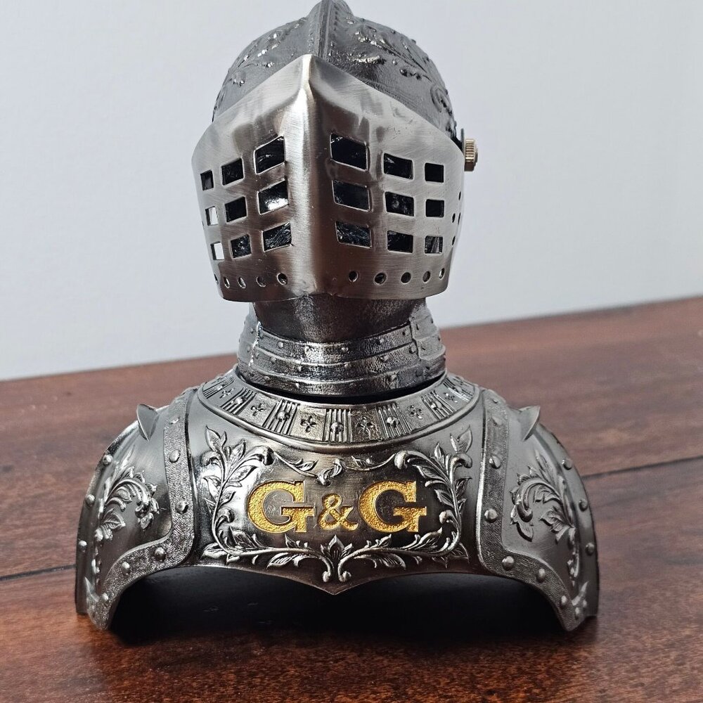 G&G Knight Armor Bust Statue with Intricate Detailing